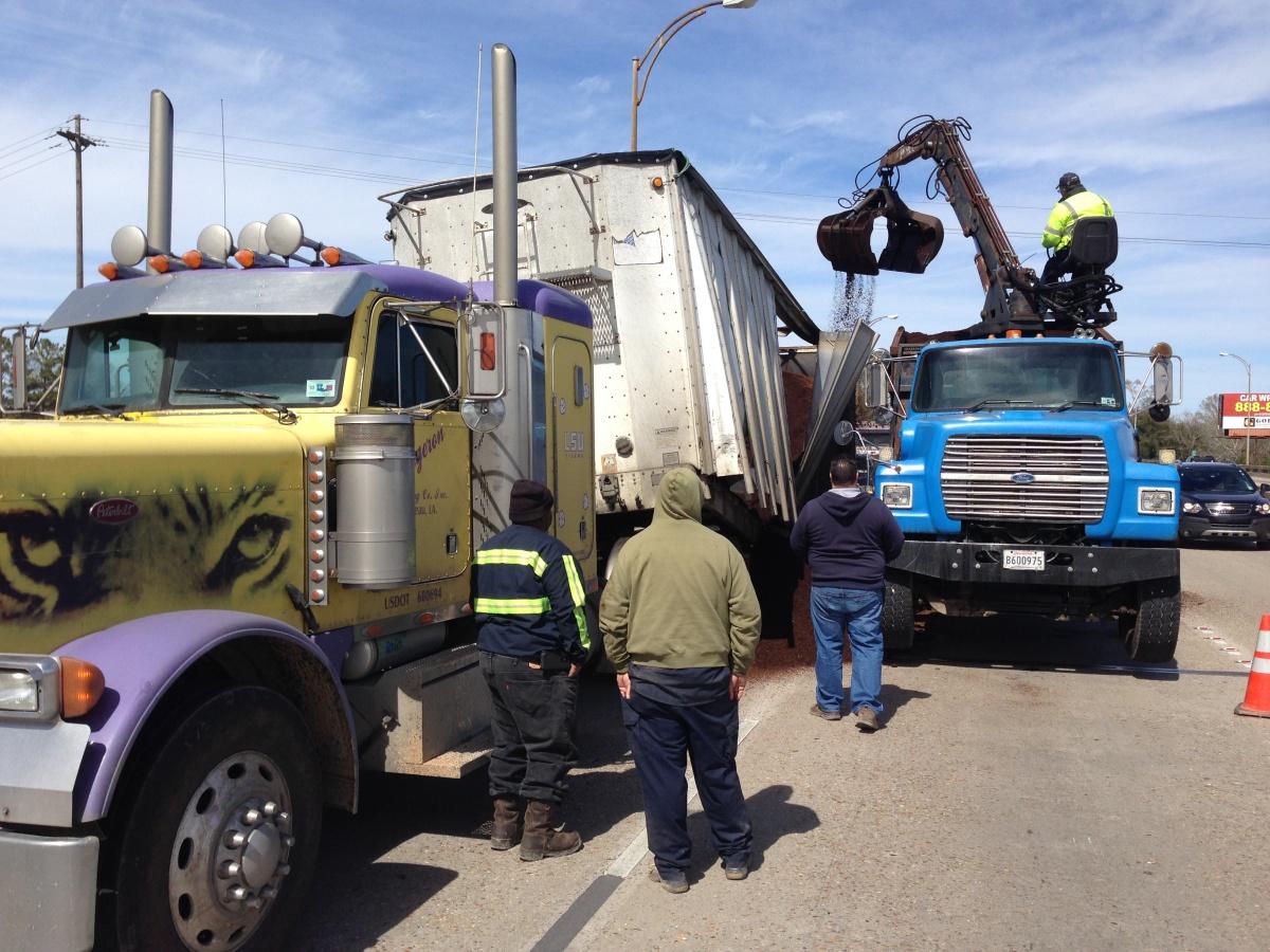 I-110 traffic backed up after fertilizer spill