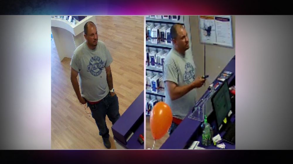 Deputies searching for man who robbed Metro PCS at gunpoint