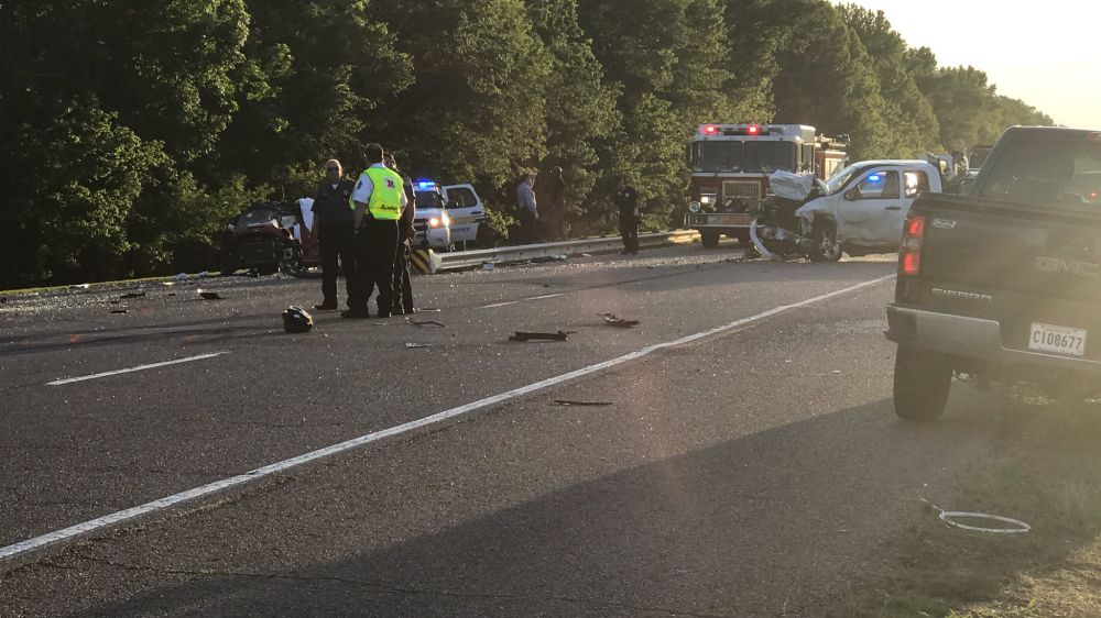 2 dead, 3 injured in crash on Hwy 190 in Livonia